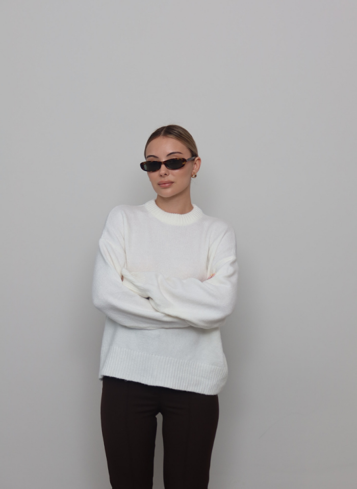 BEYAZ ﻿YUMOŞ KAZAK