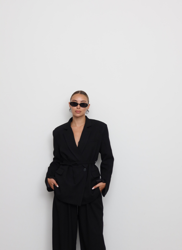 SİYAH KEMERLİ CEKET