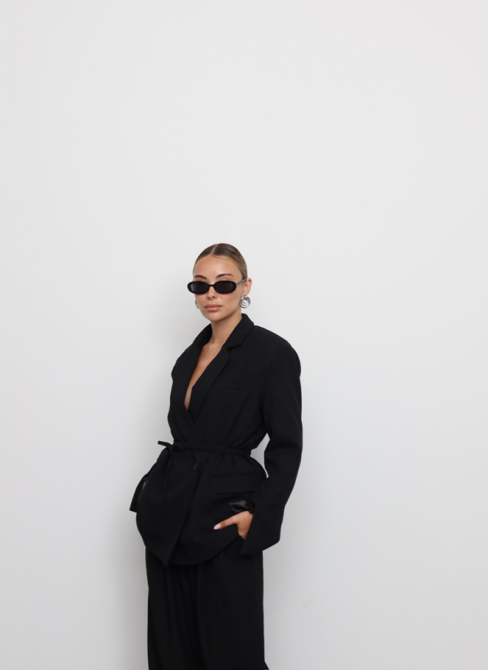 SİYAH KEMERLİ CEKET