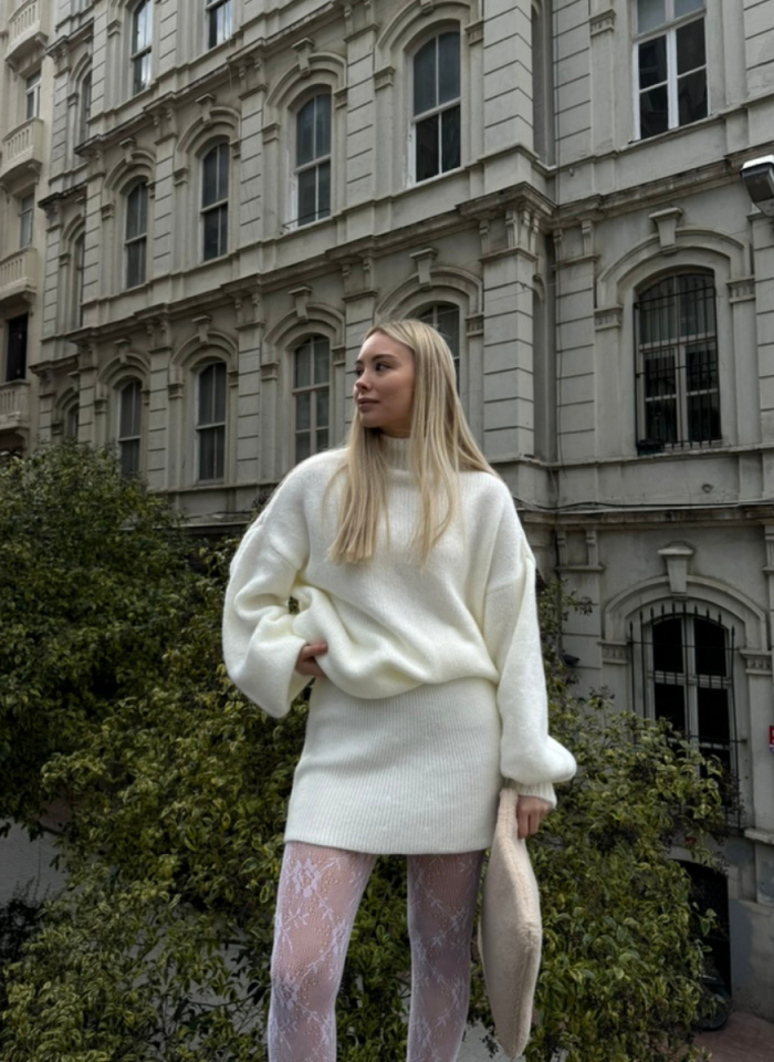 BEYAZ YUMOŞ TRİKO ETEK