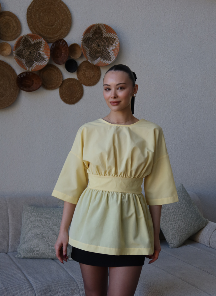 SARI SIRT DEKOLTELİ GÖMLEK