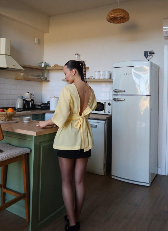 SARI SIRT DEKOLTELİ GÖMLEK