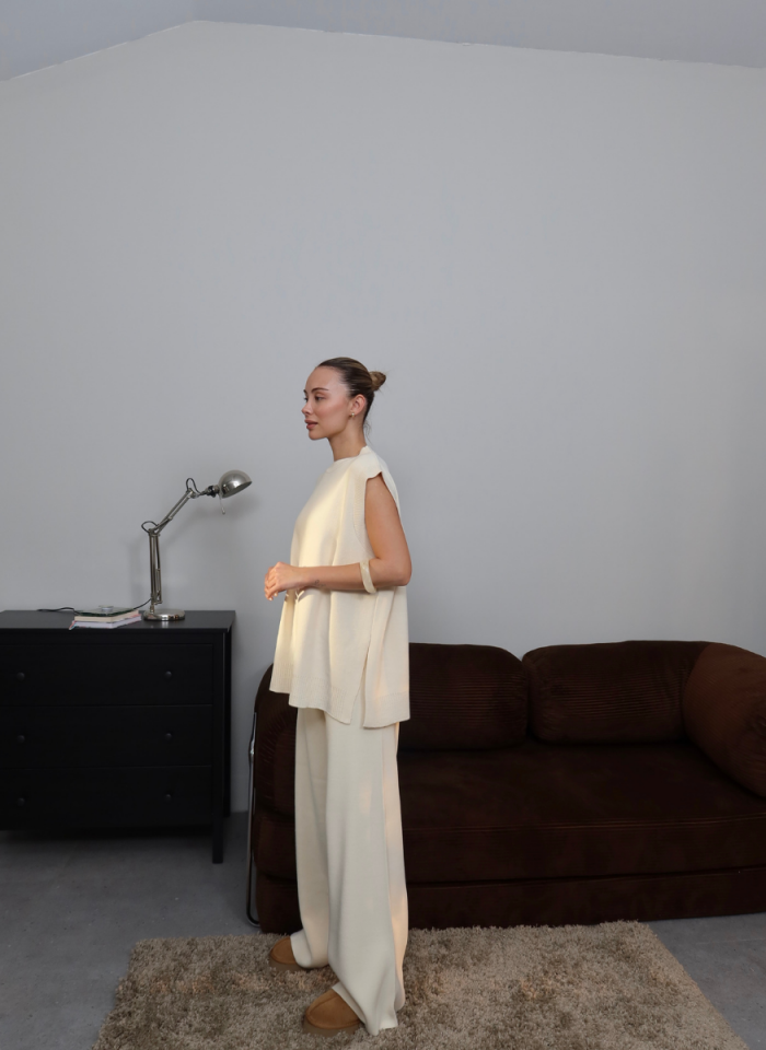 BEJ YELEKLİ TRİKO TAKIM