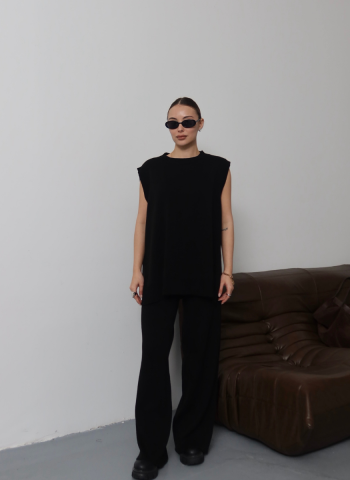 SİYAH YELEKLİ TRİKO TAKIM