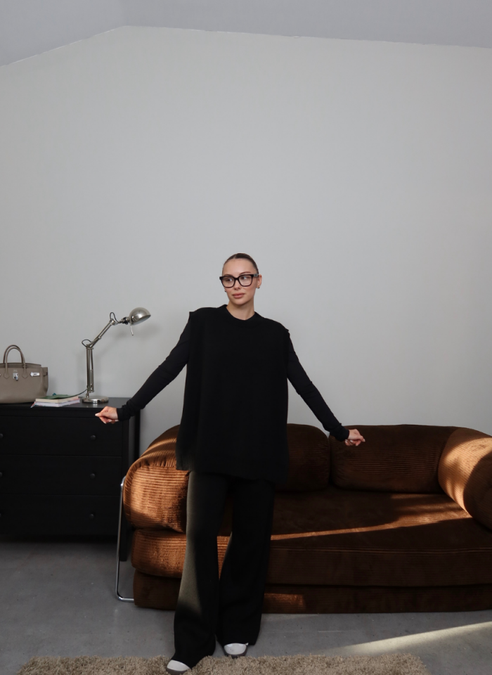 SİYAH YELEKLİ TRİKO TAKIM