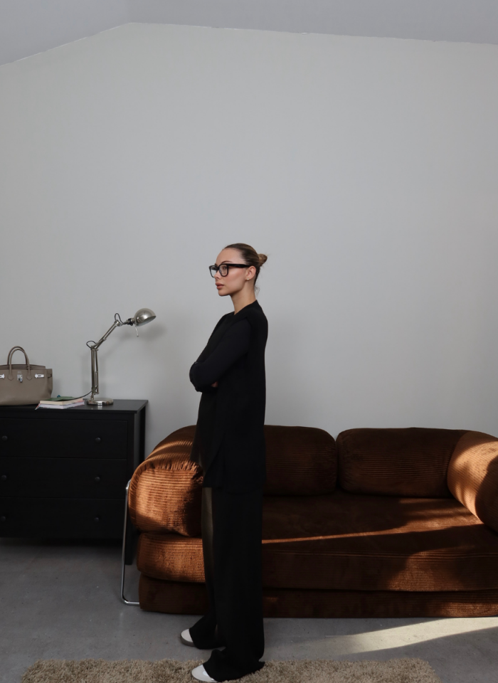 SİYAH YELEKLİ TRİKO TAKIM