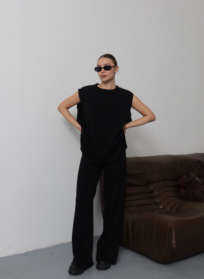 SİYAH YELEKLİ TRİKO TAKIM