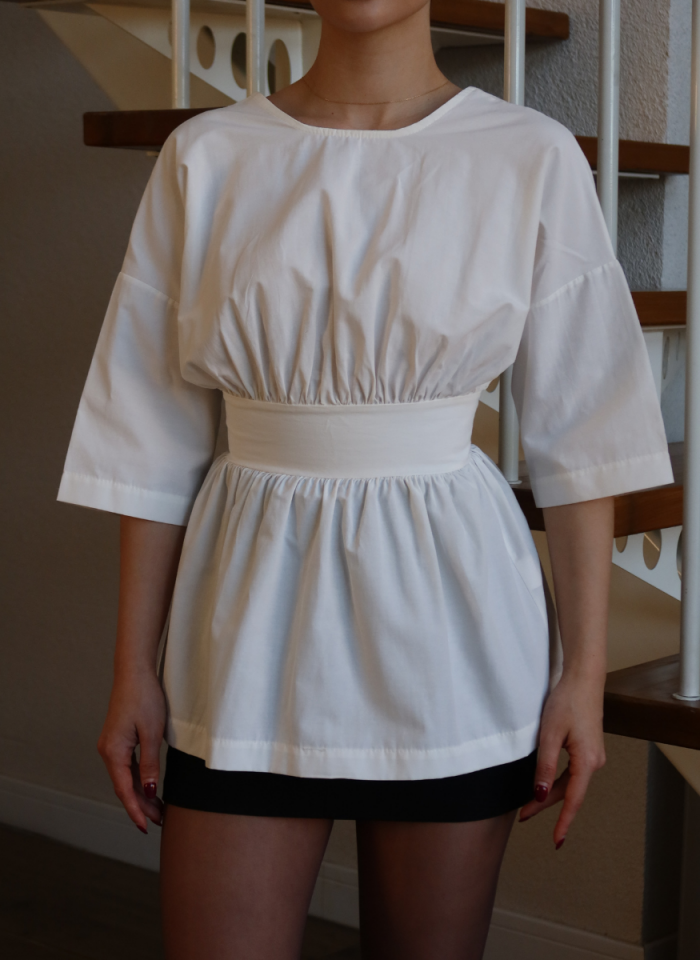 BEYAZ SIRT DEKOLTELİ GÖMLEK