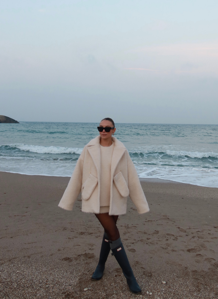 BEJ KAŞE ELDİVEN DETAYLI KABAN