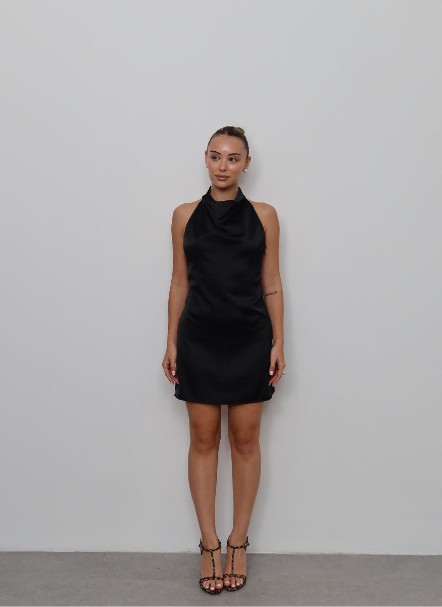 SİYAH DEGAJE YAKA SATEN ELBİSE