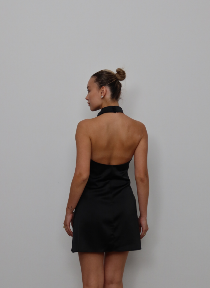 SİYAH DEGAJE YAKA SATEN ELBİSE