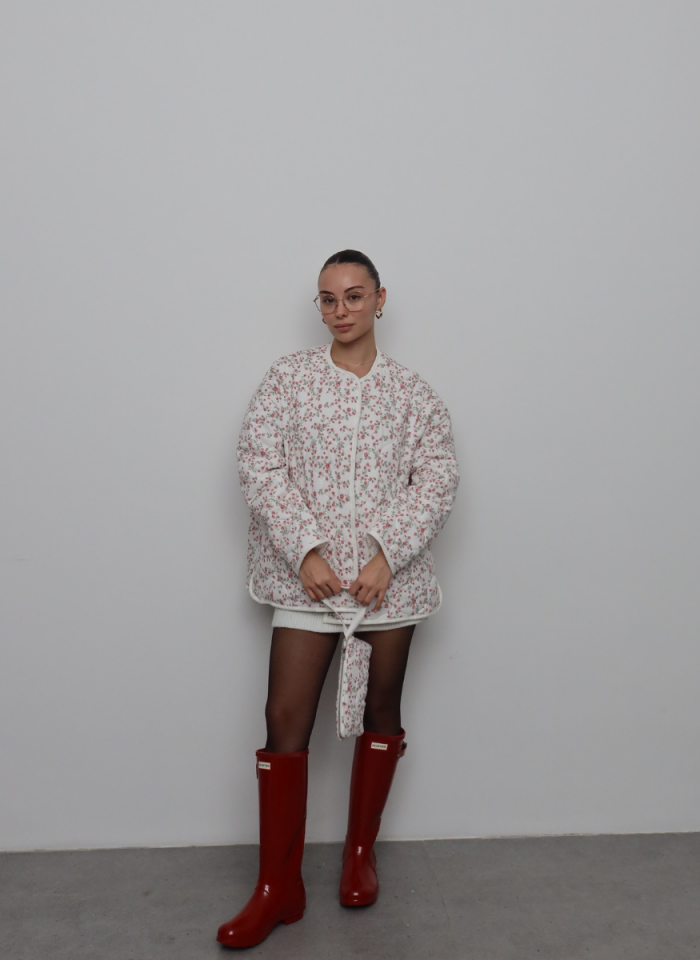 KIRMIZI ÇİÇEKLİ OVERSİZE KAPİTONE CEKET