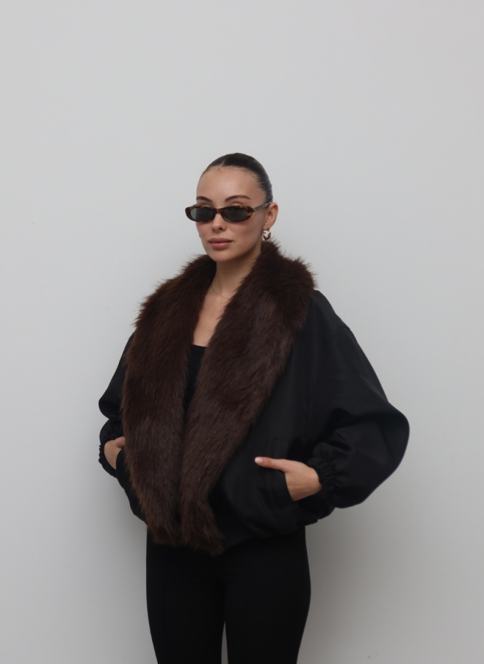 SİYAH YAKASI SUNİ KÜRKLÜ CEKET