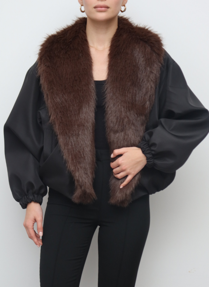 SİYAH YAKASI SUNİ KÜRKLÜ CEKET