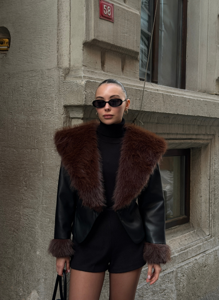 SUNİ DERİ YAKASI VE KOLU KÜRKLÜ SİYAH CEKET