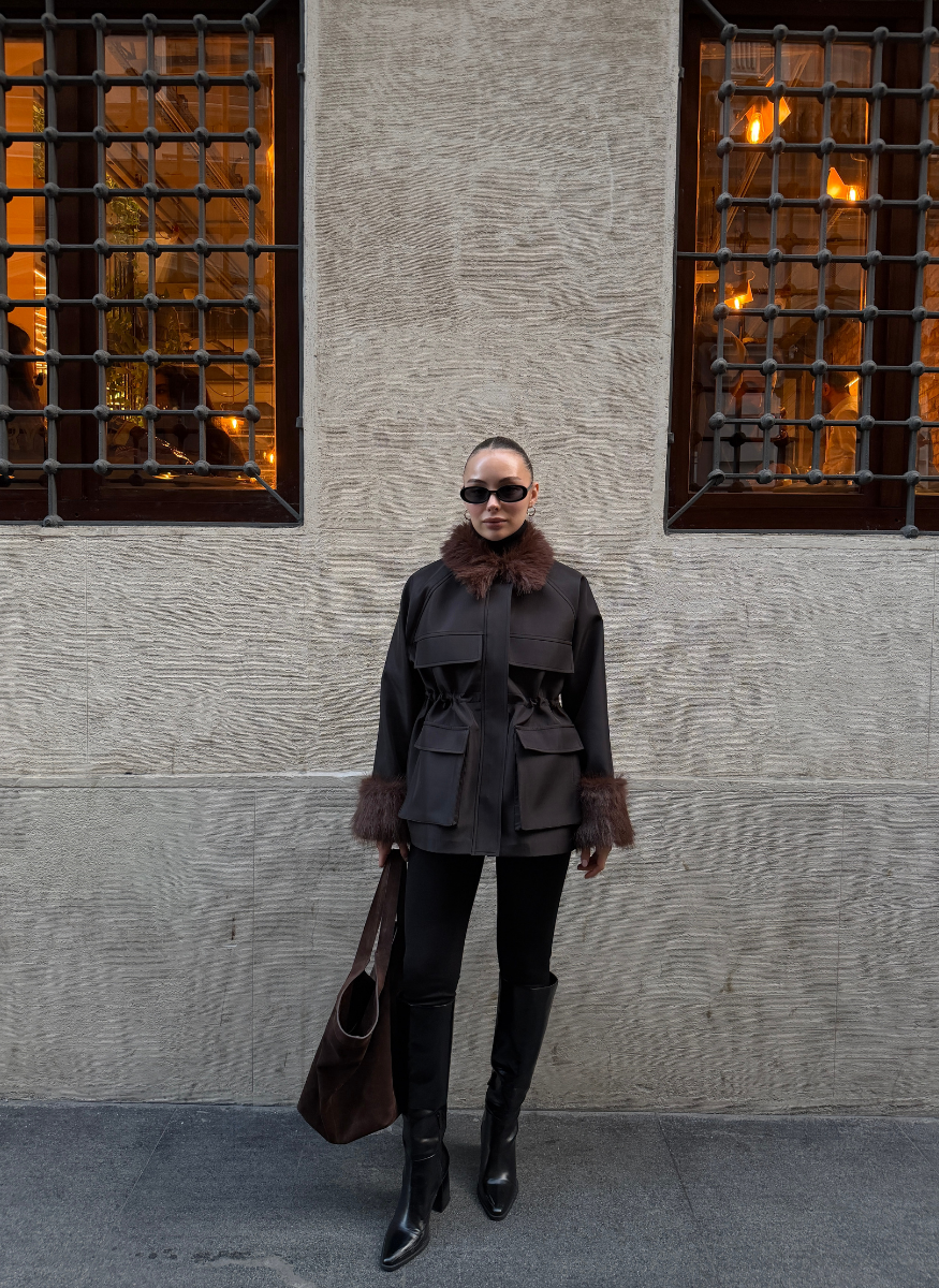 BELİ AYARLANABİLİR SUNİ KÜRK DETAYLI SİYAH BONDİT CEKET