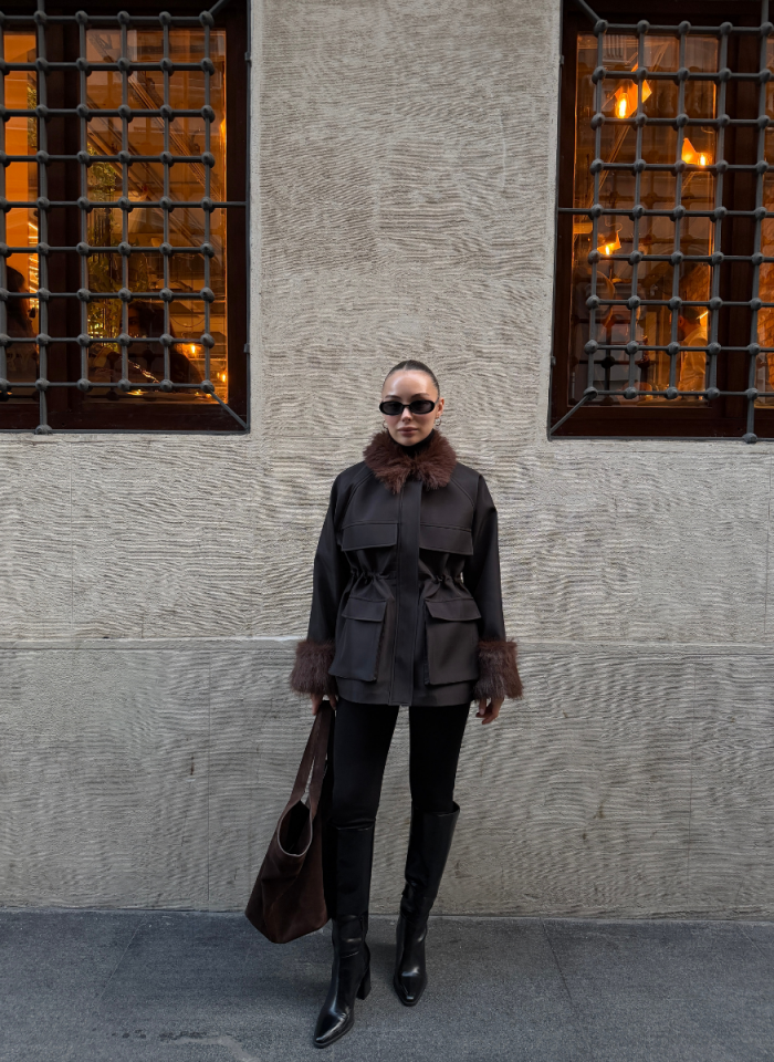 BELİ AYARLANABİLİR SUNİ KÜRK DETAYLI SİYAH BONDİT CEKET