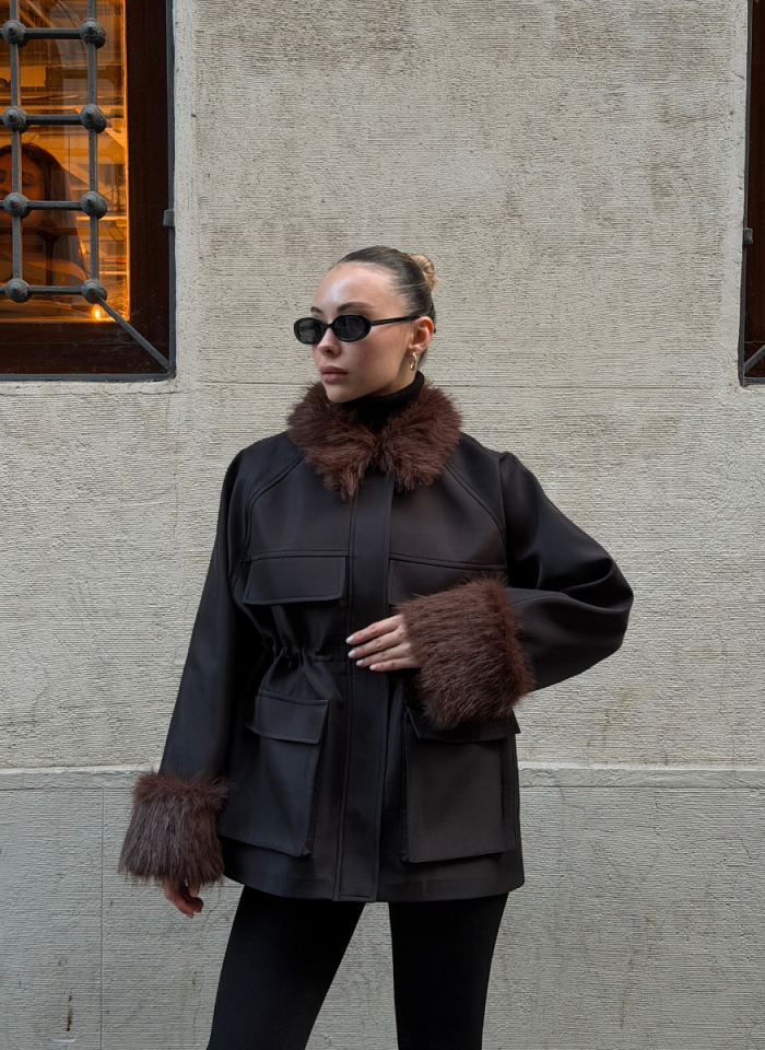 BELİ AYARLANABİLİR SUNİ KÜRK DETAYLI SİYAH BONDİT CEKET