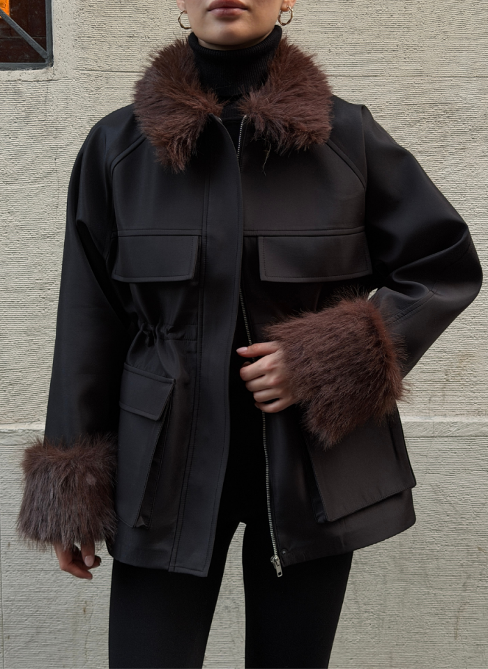 BELİ AYARLANABİLİR SUNİ KÜRK DETAYLI SİYAH BONDİT CEKET