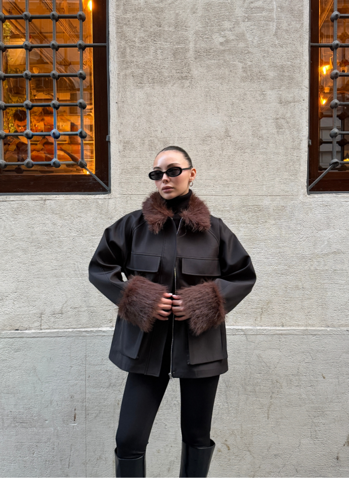 BELİ AYARLANABİLİR SUNİ KÜRK DETAYLI SİYAH BONDİT CEKET