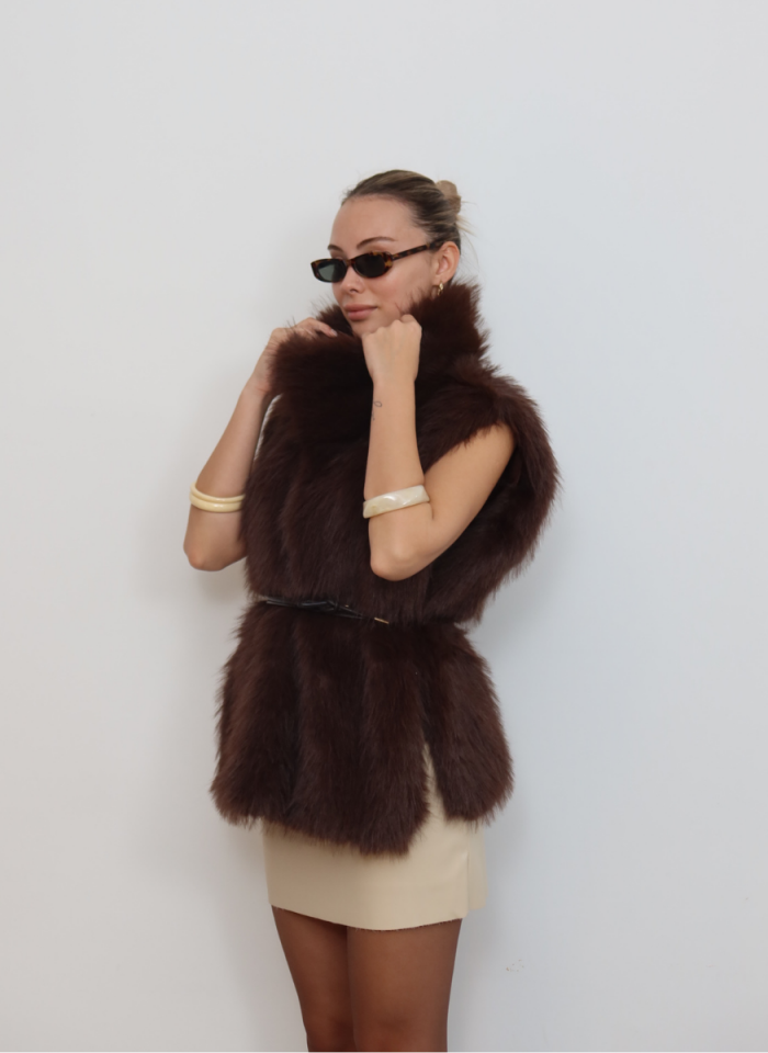 YANLARI AÇIK BELİ KEMERLİ ACI KAHVE SUNİ KÜRK YELEK