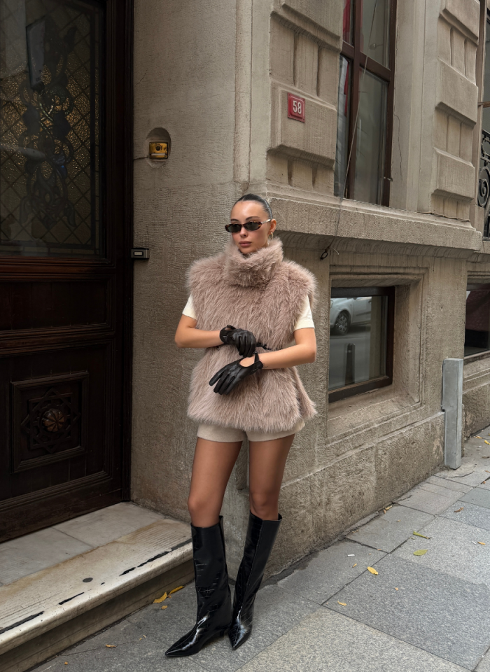 YANLARI AÇIK BELİ KEMERLİ VİZON SUNİ KÜRK YELEK