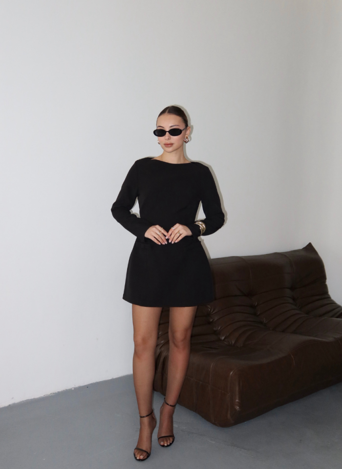 FİYONK DETAYLI SİYAH ELBİSE