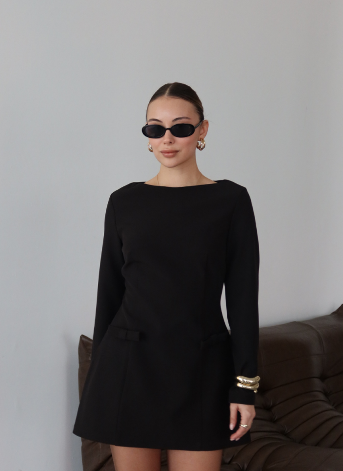 FİYONK DETAYLI SİYAH ELBİSE