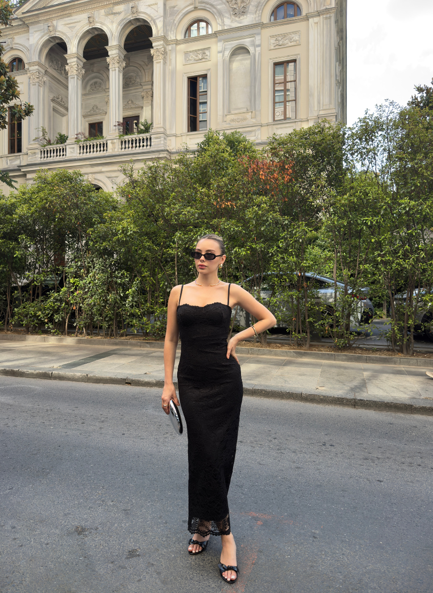 SİYAH DANTEL ELBİSE