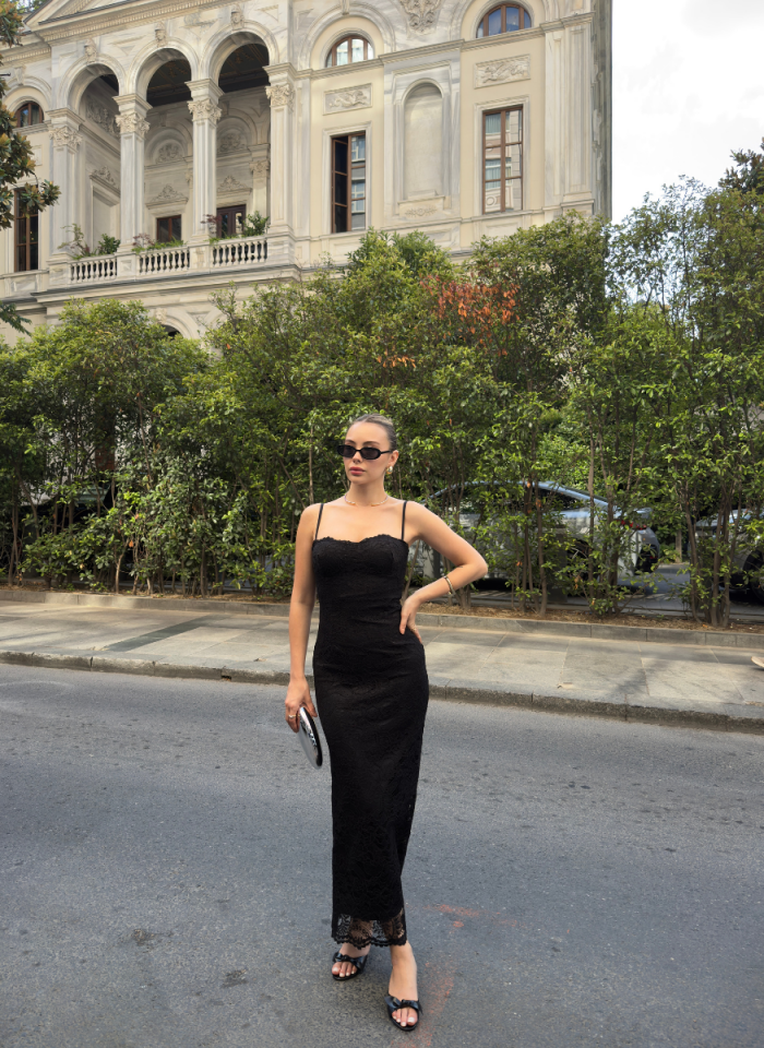 SİYAH DANTEL ELBİSE