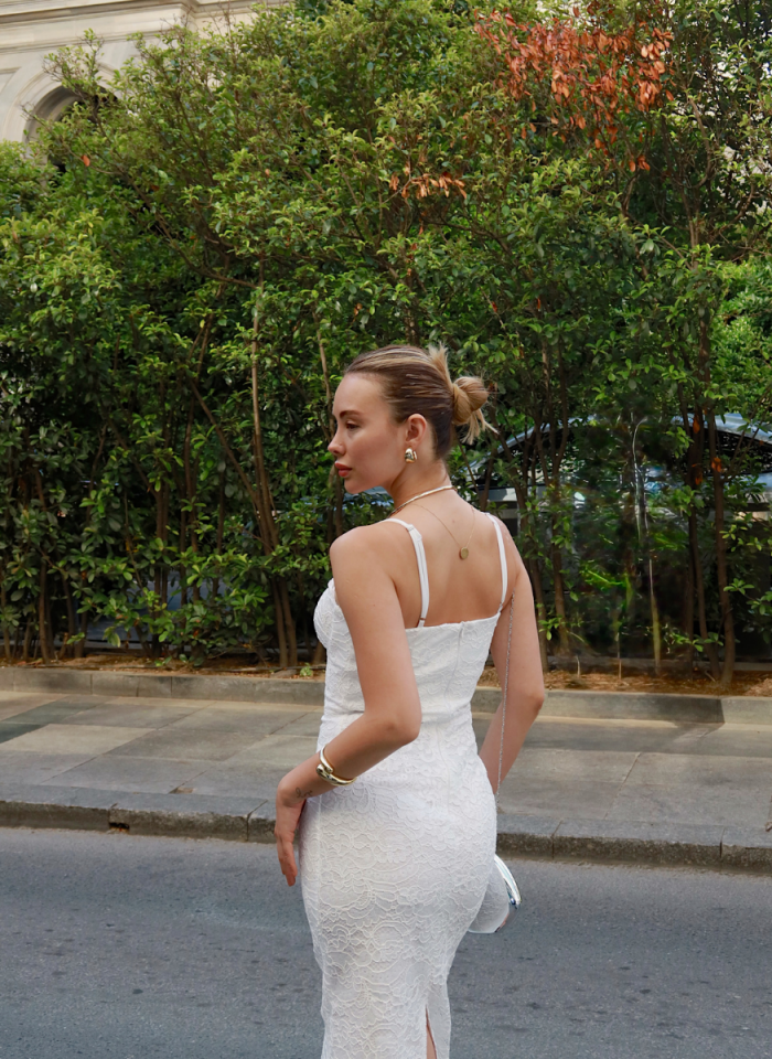 BEYAZ DANTEL ELBİSE