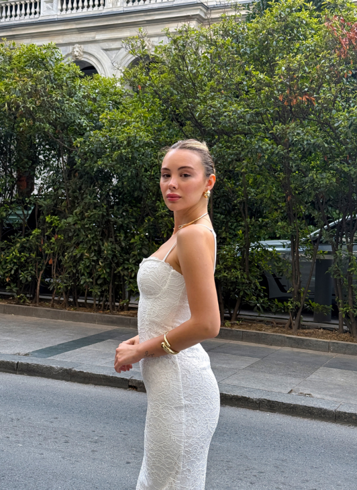 BEYAZ DANTEL ELBİSE