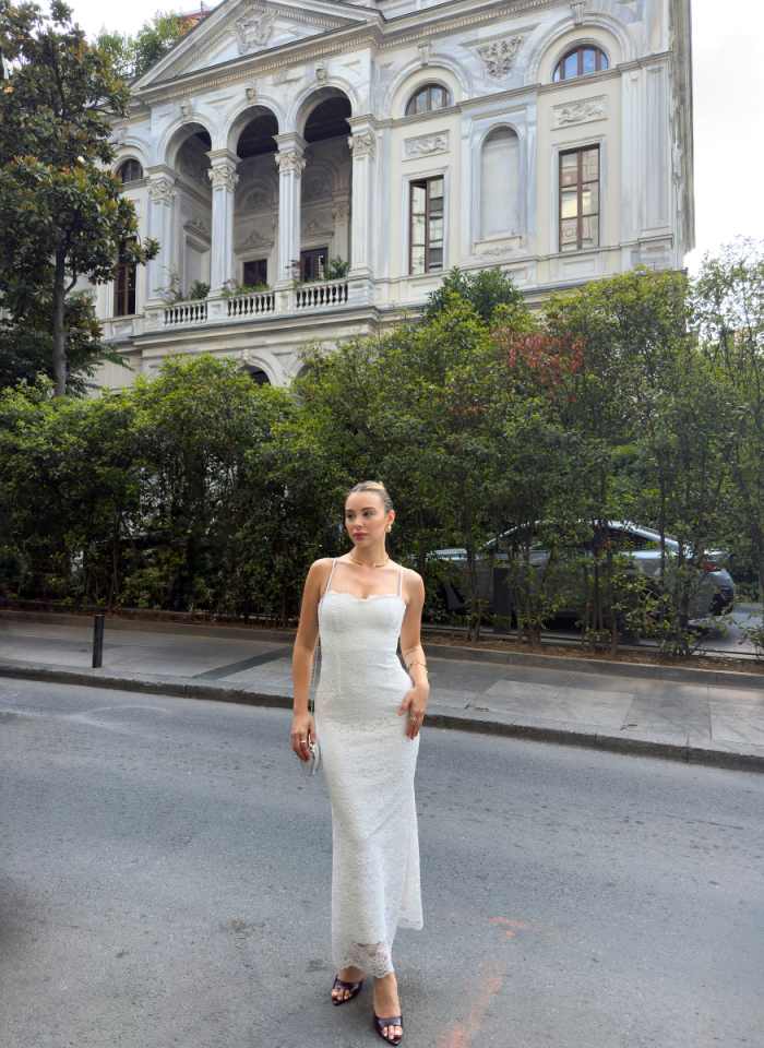 BEYAZ DANTEL ELBİSE