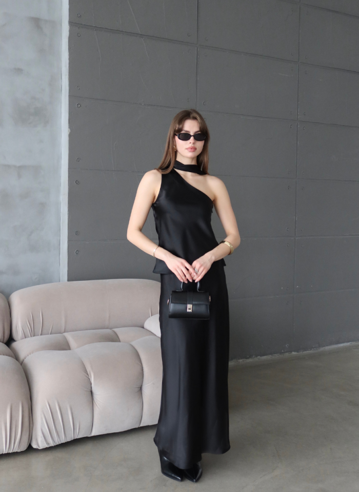 SİYAH SATEN ŞALLI BLUZ