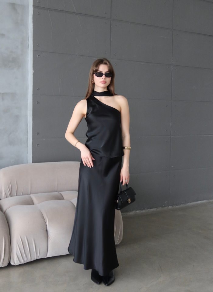 SİYAH SATEN ŞALLI BLUZ