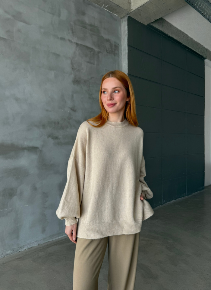 BEJ YANLARI YIRTMAÇLI TRİKO KAZAK