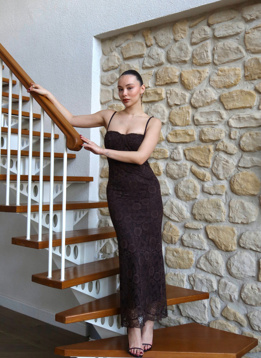 KAHVERENGİ DANTEL ELBİSE