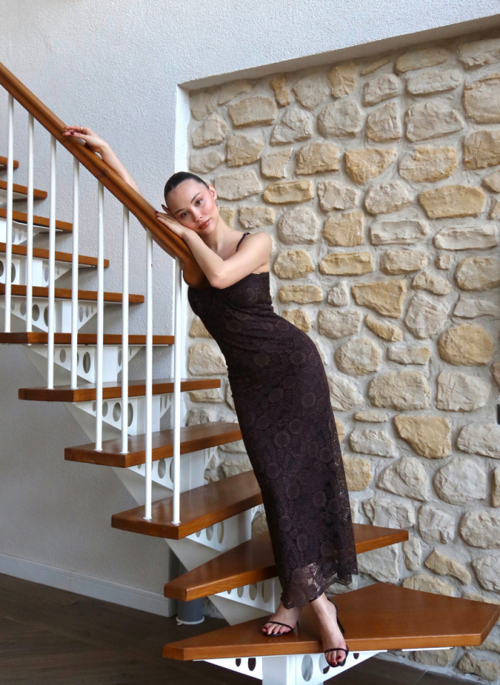 KAHVERENGİ DANTEL ELBİSE