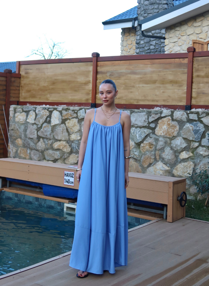 MAVİ ÇİZGİLİ ASKILI ELBİSE