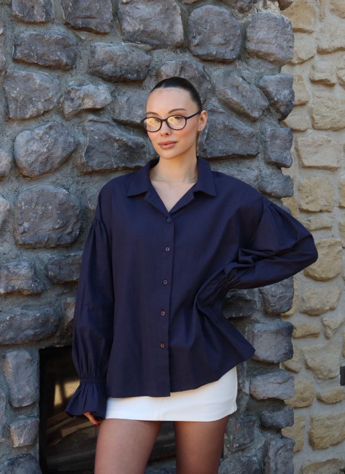 LACİVERT KOLLARI BÜZGÜLÜ GÖMLEK﻿