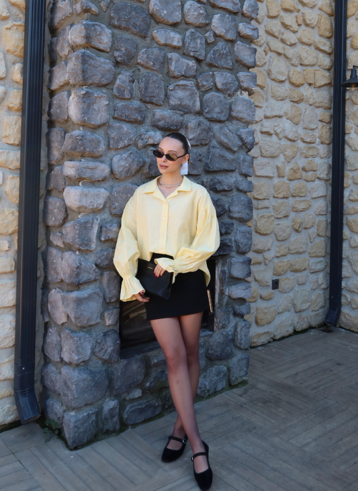 SARI KOLLARI BÜZGÜLÜ GÖMLEK