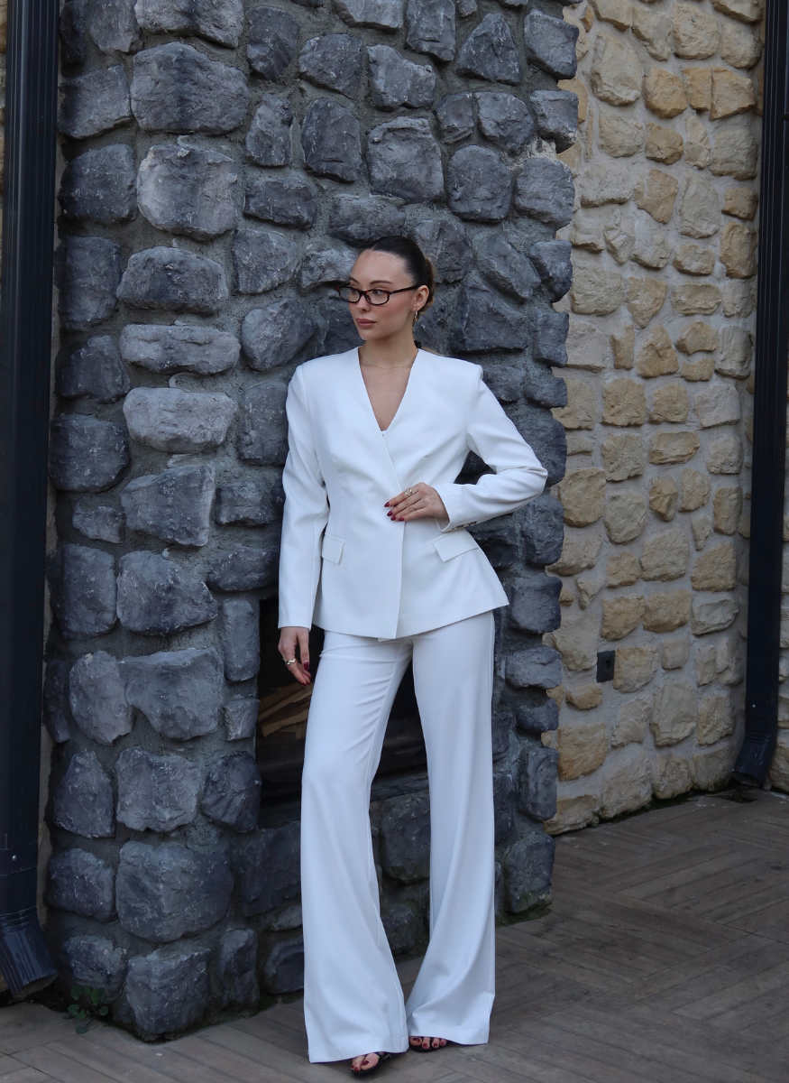 BEYAZ V YAKA CEKET PANTOLON TAKIM