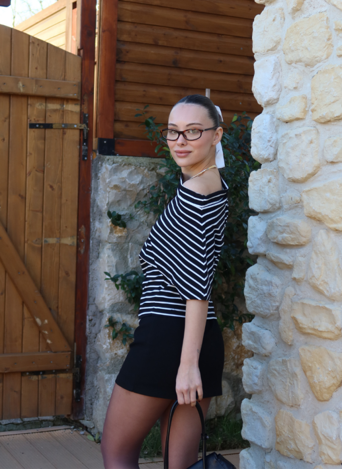 SİYAH ÇİZGİLİ KAYIK YAKA BLUZ