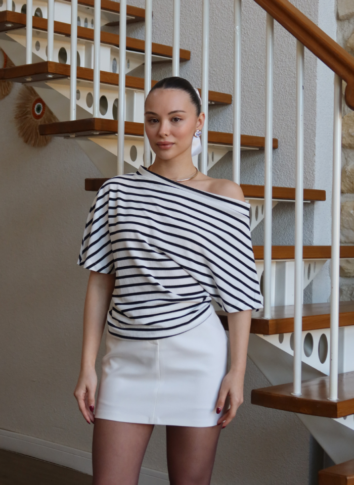 BEYAZ ÇİZGİLİ KAYIK YAKA BLUZ