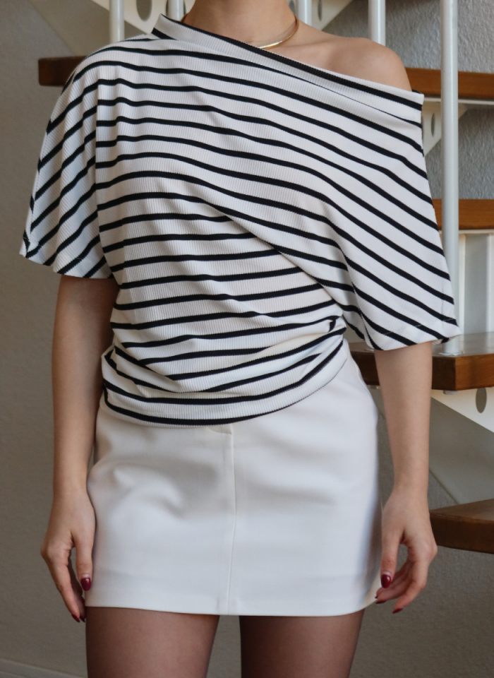 BEYAZ ÇİZGİLİ KAYIK YAKA BLUZ