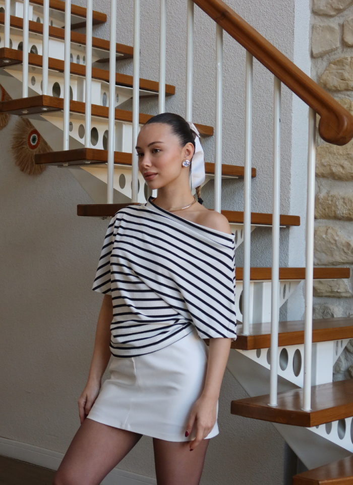 BEYAZ ÇİZGİLİ KAYIK YAKA BLUZ