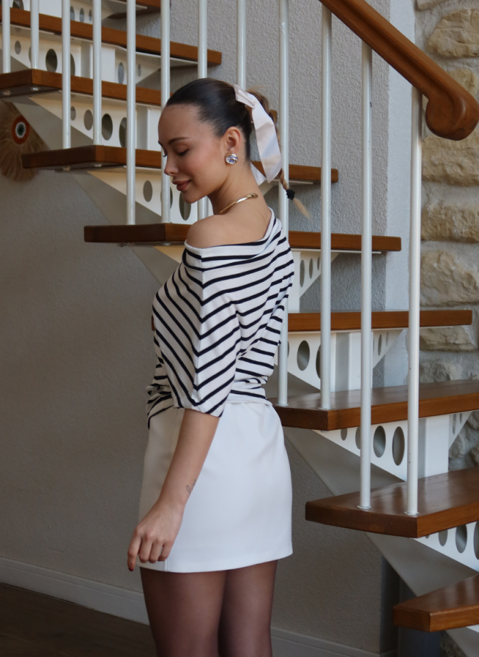 BEYAZ ÇİZGİLİ KAYIK YAKA BLUZ