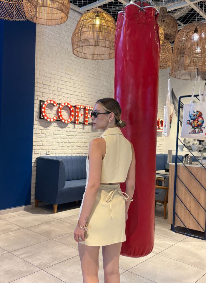SARI CUT OUT YELEK
