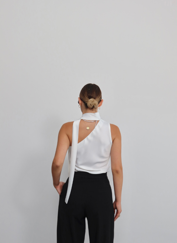 BEYAZ SATEN ŞALLI BLUZ